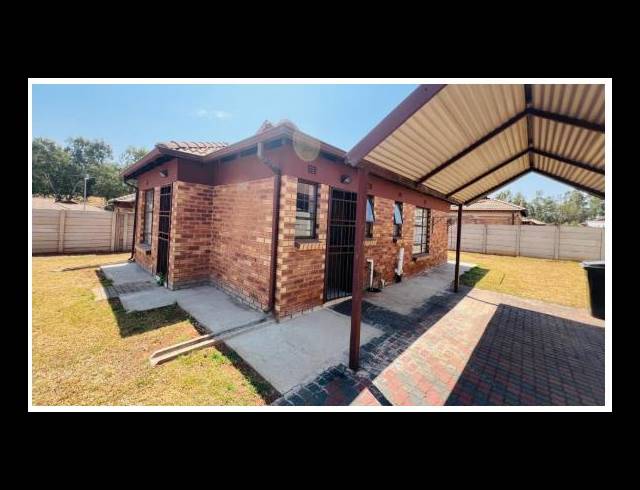 3 BEDROOM HOUSE FOR SALE IN CLAYVILLE